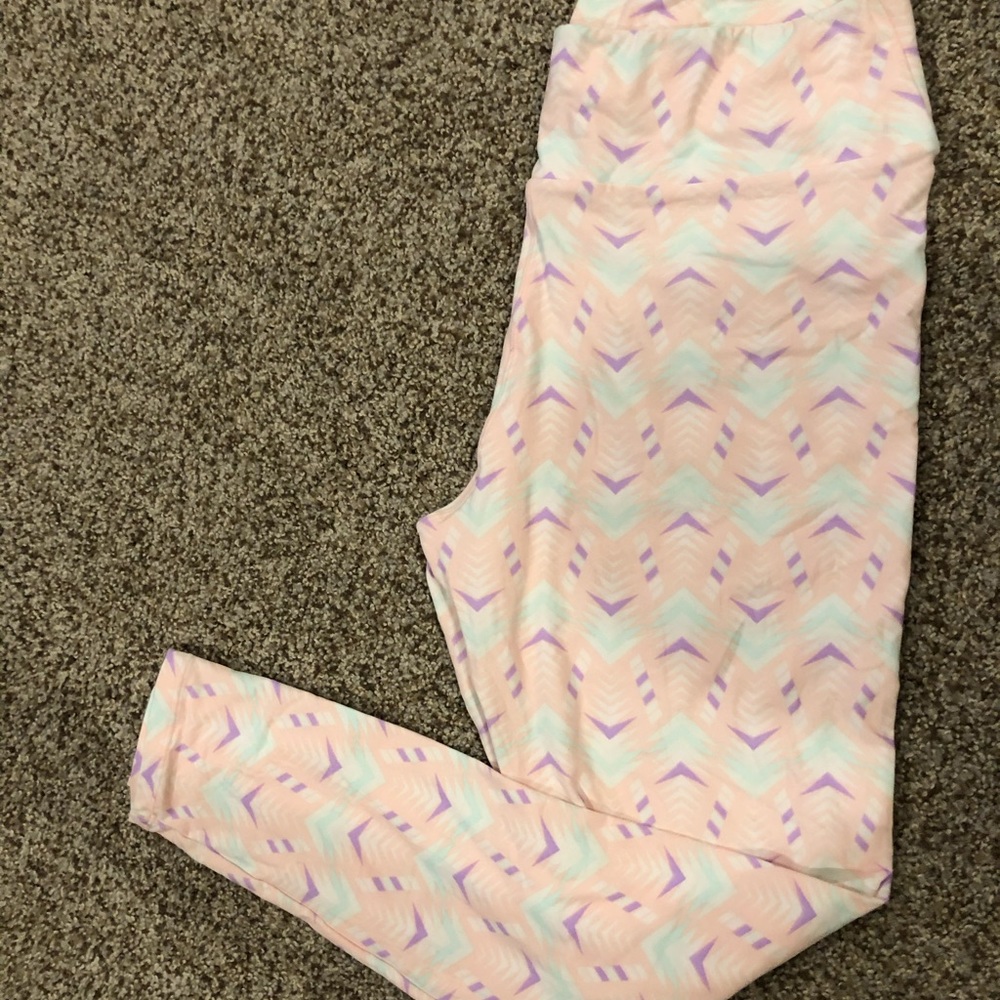 Never worn lularoe leggings